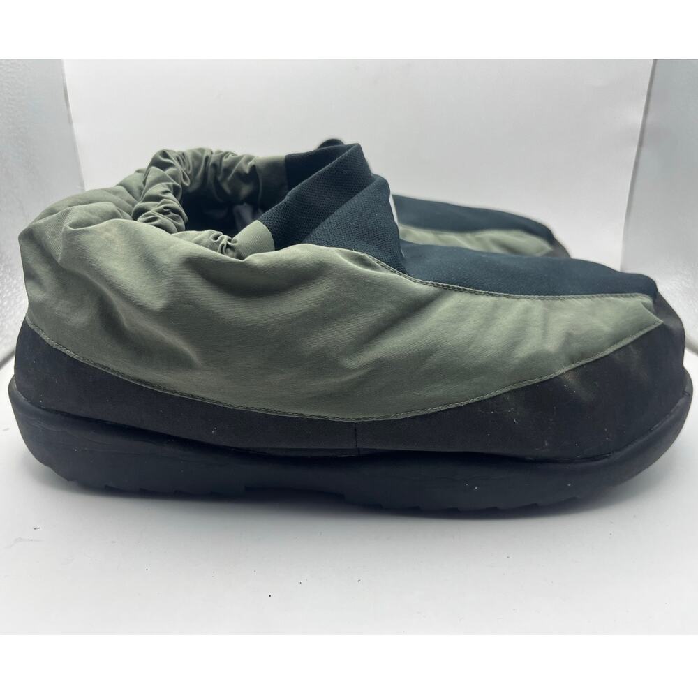 Mountain Hardwear Black and Grey Insulated Slippers Booties Mens Size Small USED